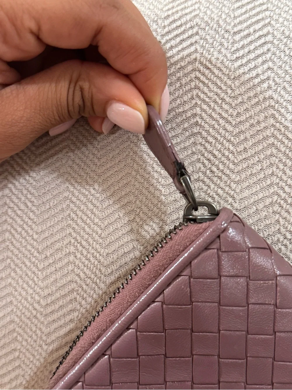 Bottega Veneta Leather Zip Wallet - Mauve